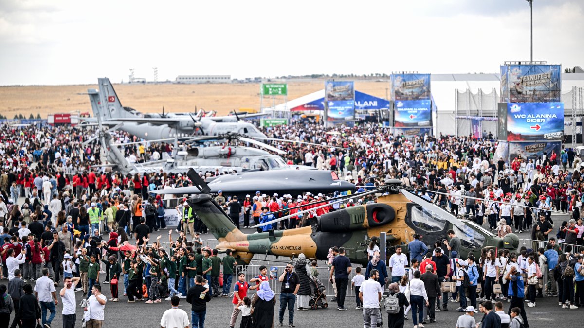 An aerial view of visitors and Turkish national defense platforms during Teknofest Southeast, Şanlıurfa, southeastern Türkiye, Oct. 2, 2026. (AA Photo)