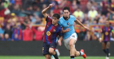 Barcelona's Pau Cubarsi (L) vies for the ball with Feyenoord's Goncalo Borges during the UEFA Champions League first-round, day 1 football match at Camp Nou Stadium, Barcelona, Spain, Sept. 9, 2026. (AFP Photo)