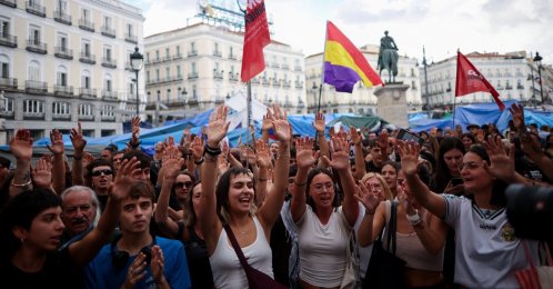 Demonstrators protest at Puerta del Sol square after a parliamentary vote on two government decrees approved by the cabinet this week on a package of social and housing measures in Madrid, Spain, Oct. 2, 2026. (Reuters Photo)