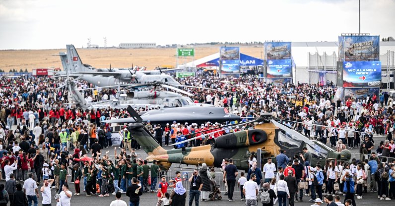 An aerial view of visitors and Turkish national defense platforms during Teknofest Southeast, Şanlıurfa, southeastern Türkiye, Oct. 2, 2026. (AA Photo)