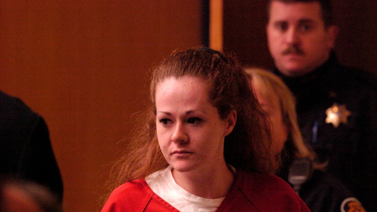Death row inmate Christa Pike enters a Knox County Criminal Court, Knoxville, U.S., Dec. 4, 2007. (Reuters Photo)