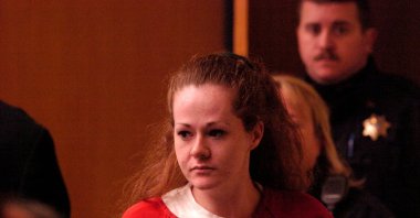 Death row inmate Christa Pike enters a Knox County Criminal Court, Knoxville, U.S., Dec. 4, 2007. (Reuters Photo)
