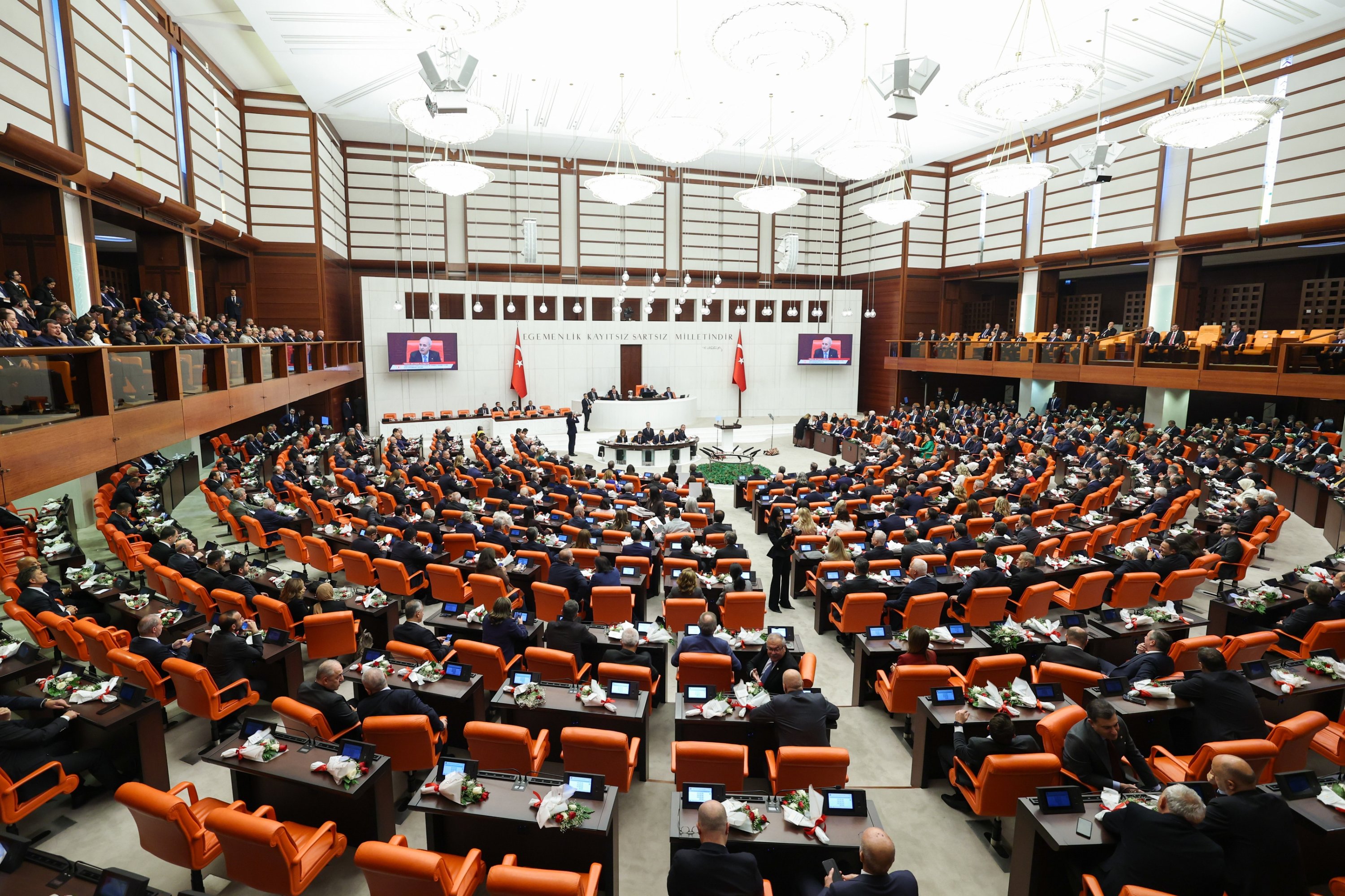 Is a politics of ‘competition within consensus’ possible?