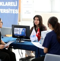 Students at the information desk at Kırklareli University, Kırklareli, Türkiye, Aug. 27, 2026. (AA Photo)