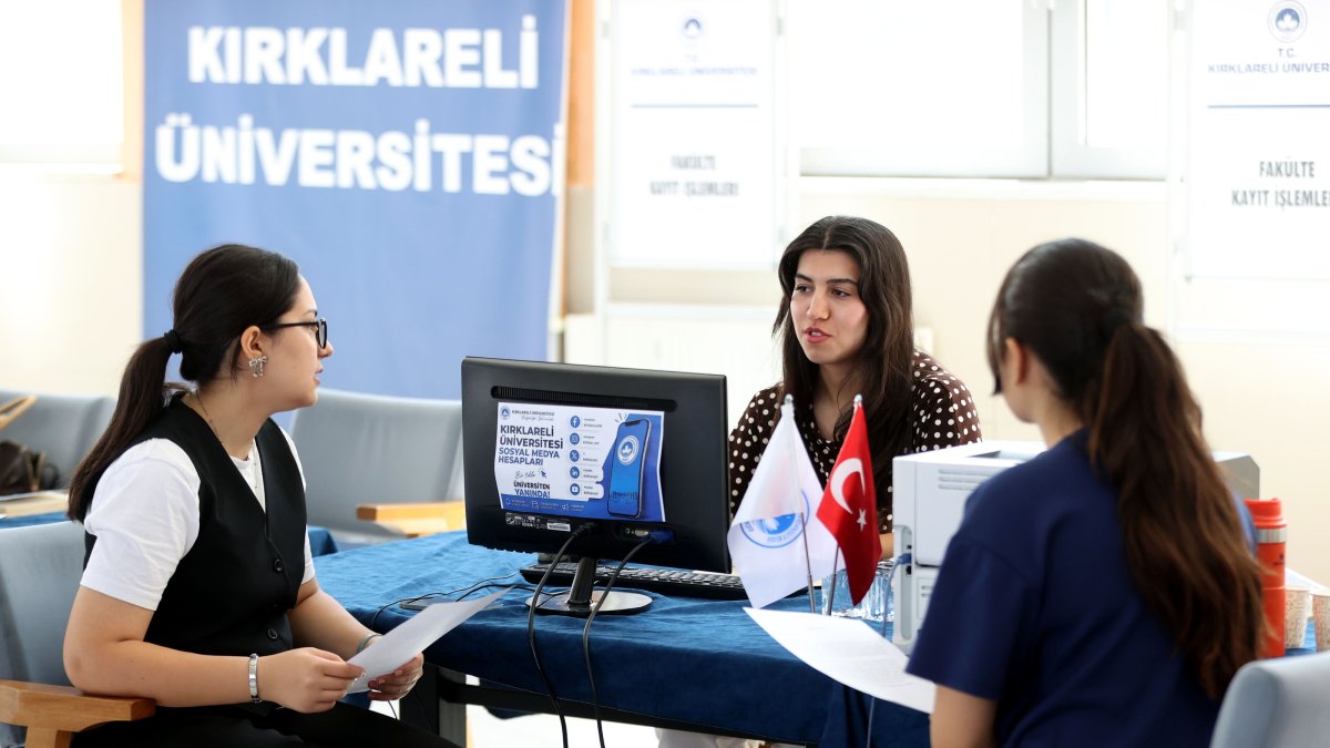 Students at the information desk at Kırklareli University, Kırklareli, Türkiye, Aug. 27, 2026. (AA Photo)