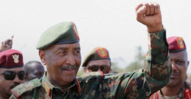 Sudan's Sovereignty Council Chair Abdel Fattah al-Burhan gestures to soldiers, Khartoum, Sudan, March 26, 2025. (Reuters File Photo)