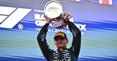 Race winner Red Bull Racing's Dutch driver Max Verstappen lifts his trophy during podium ceremony of the F1 Bahrain GP in Sepang, Malaysia, Oct. 4, 2026. (AFP Photo)