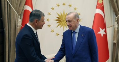 Izmir Mayor Cemil Tugay shakes hands with President Erdoğan at the meeting at the Presidential Complex, Ankara, Sept. 30, 2026. (DHA Photo)