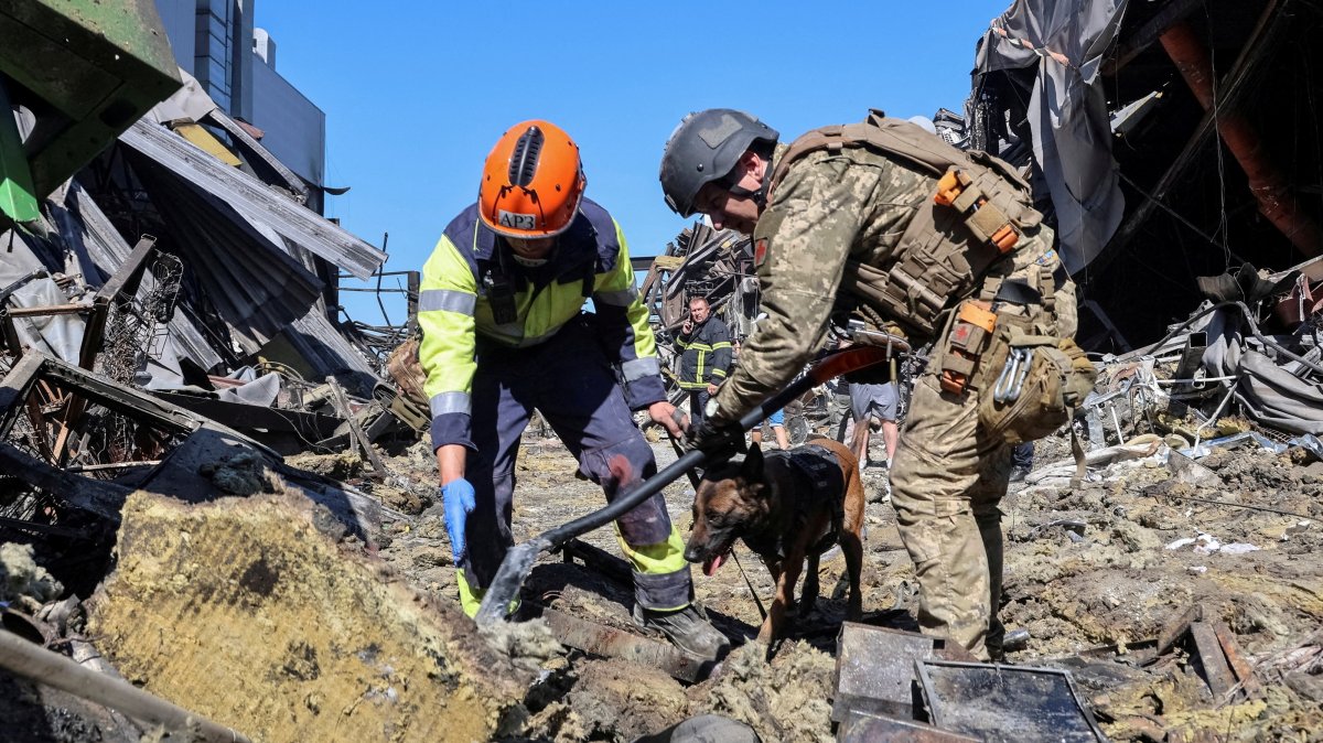 Rescuers with a dog work at the site of a shopping center destroyed by a Russian drone attack in the city of Kryvyi Rih, Dnipropetrovsk region, Ukraine, Aug. 22, 2026. (Reuters Photo)