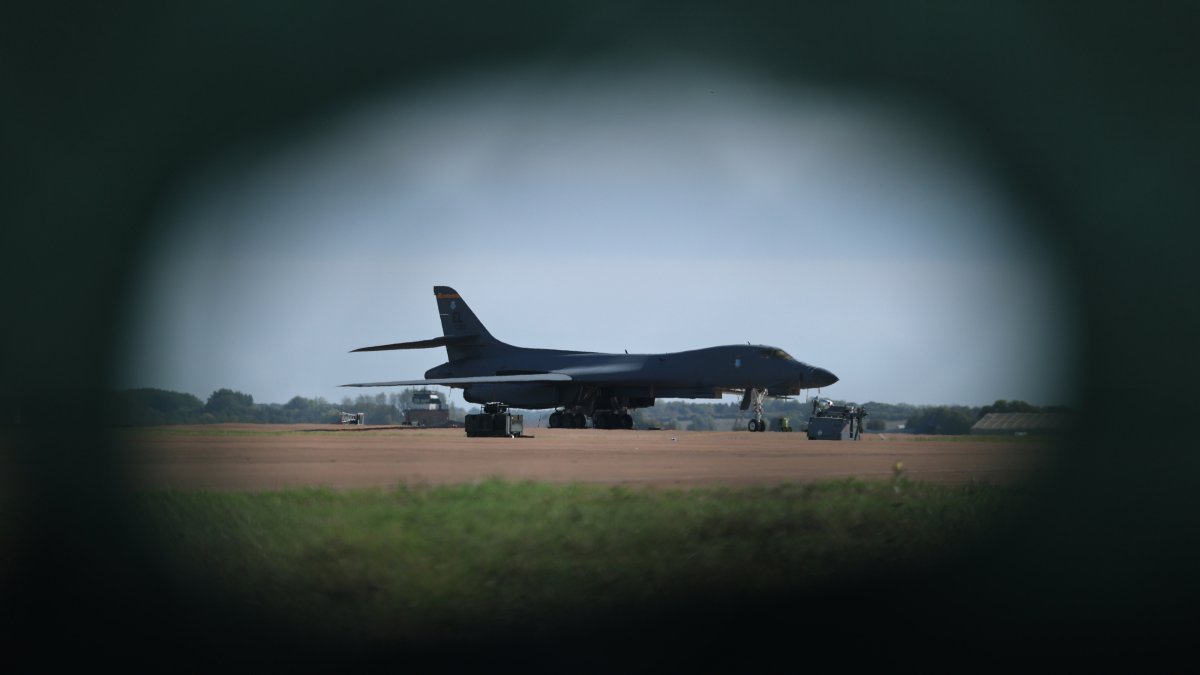 A U.S. B-1 Lancer bomber is seen at RAF Fairford in Gloucestershire, U.K., Sept. 28, 2026. (EPA Photo)