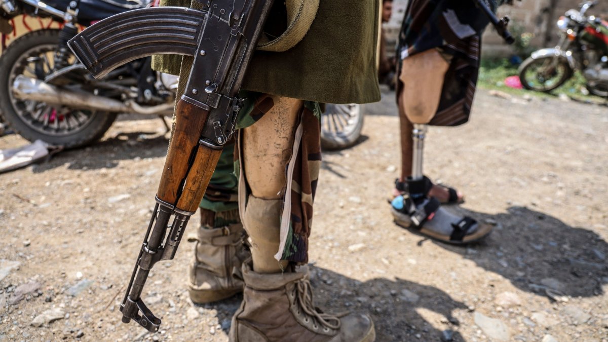 Disabled Saudi-backed Yemeni government soldiers gather at the Jabal Han front following fierce battles with Houthi rebels near the city of Taiz, Oct. 3, 2026. (AFP Photo)