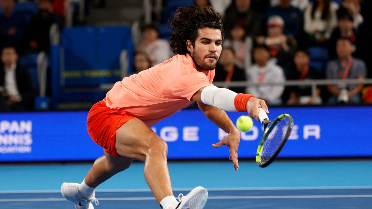 Spain's Carlos Alcaraz in action during his semi final match against Spain's Jaume Munar in ATP 500 Japan Open, Tokyo, Japan, Oct. 5, 2026. (Reuters Photo)