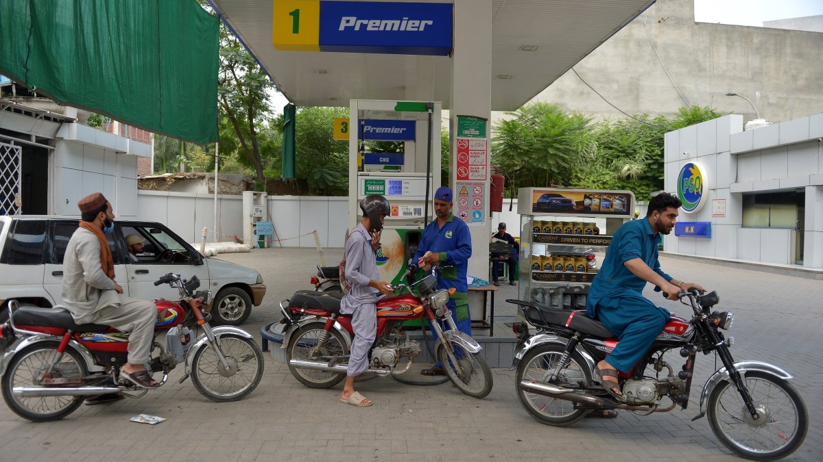 A worker refuels a customer's motorcycle at a gas station in Peshawar, Pakistan, Sept. 24, 2026. (EPA Photo)