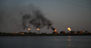 The Nahr Bin Umar gas field, located 15 kilometers north of Basra, southern Iraq, Sept. 17, 2026. (AFP Photo)