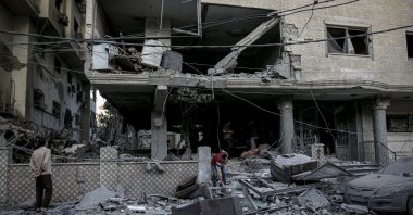 People inspect a site after an Israeli strike, Gaza, Palestine, Oct. 3, 2026. (AA Photo)