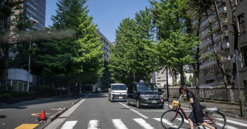 A woman crossing the street with her bike, Tokyo, Japan, Aug. 25, 2026. (AFP Photo)