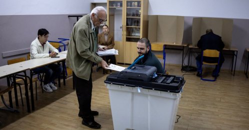 A man casts his ballot during Bosnia-Herzegovina's 2026 general election, in Banja Luka, Bosnia-Herzegovina, Oct. 4, 2026. (Reuters Photo)