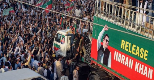 Supporters of jailed former prime minister Imran Khan's Pakistan Tehreek-e-Insaf (PTI) party take part in a long march toward Islamabad, in Lakki Marwat, Khyber Pakhtunkhwa province, Pakistan, Oct. 4, 2026. (AFP Photo)