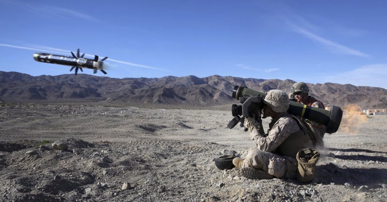 A U.S. Marine shoots a javelin missile during a live-fire exercise at Marine Corps Air Ground Combat Center Twentynine Palms, California, Jan. 26, 2014. (AFP File Photo)
