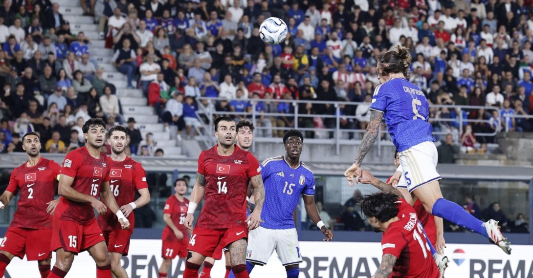 Italy's Riccardo Calafiori (up) scores the 2-1 goal during the UEFA Nations League soccer match between Italy and Türkiye at Renato Dall'Ara stadium in Bologna, Italy, Oct. 5, 2026.  (EPA Photo)