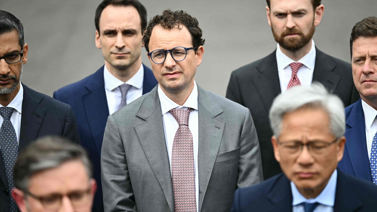 Co-founder and CEO of Anthropic Dario Amodei (C) looks on as U.S. Speaker of the House Mike Johnson (lower L) speaks to the press after a meeting with technology executives about artificial intelligence at the White House, Washington, D.C., U.S., Sept. 29, 2026. (AFP Photo)