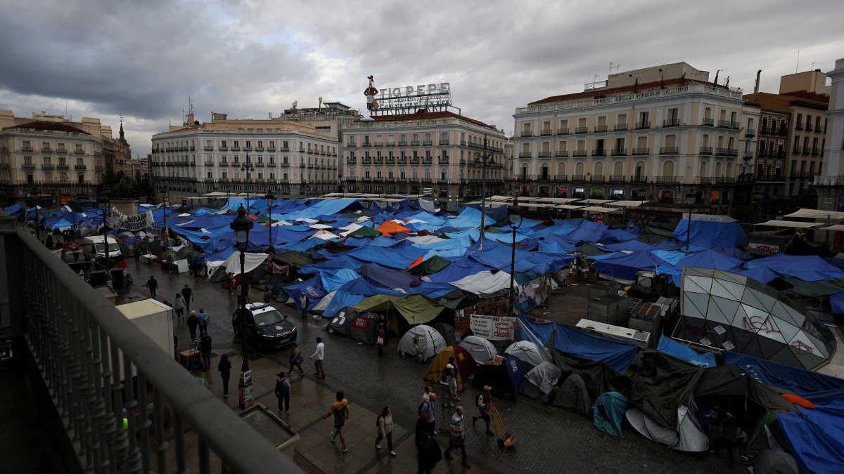 Demonstrators camp in Puerta del Sol square, demanding political action to stop evictions and address the housing crisis, following the eviction of an 87-year-old woman from her home, in Madrid, Spain, Oct. 6, 2026. (Reuters Photo)