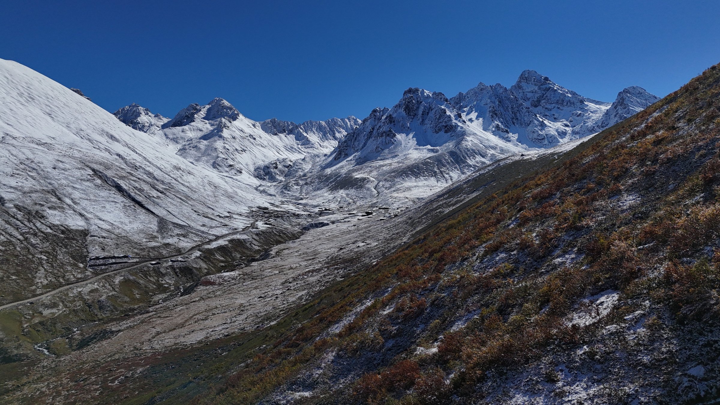 The peaks of the Kaçkar Mountains and high-altitude plateaus are covered in snow following intermittent snowfall, Rize, Türkiye, Oct. 6, 2026. (AA Photo)