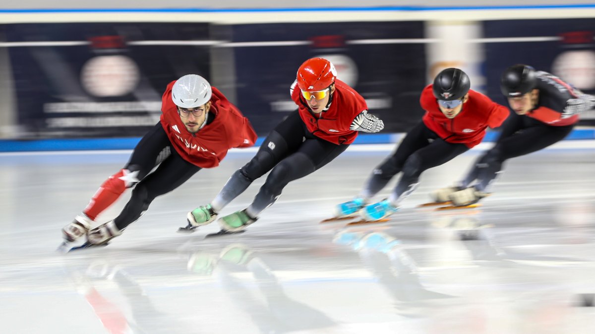 Turkish national short-track speed skater Furkan Akar (L) trains at the Ice Skating Hall, Palandöken district, Erzurum, Türkiye, Oct. 6, 2026. (AA Photo)