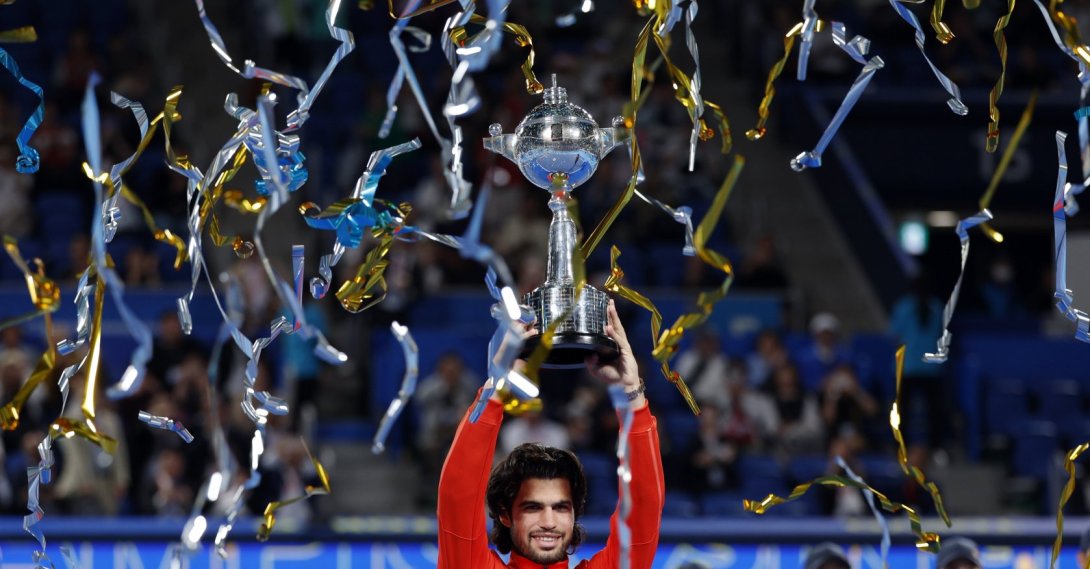 Spain's Carlos Alcaraz holds the trophy as he celebrates beating Czechia's Jiri Lehecka in the men's singles final during the Japan Open tennis tournament at the Ariake Tennis Forest Park, Tokyo, Japan, Oct. 6, 2026. (AFP Photo)