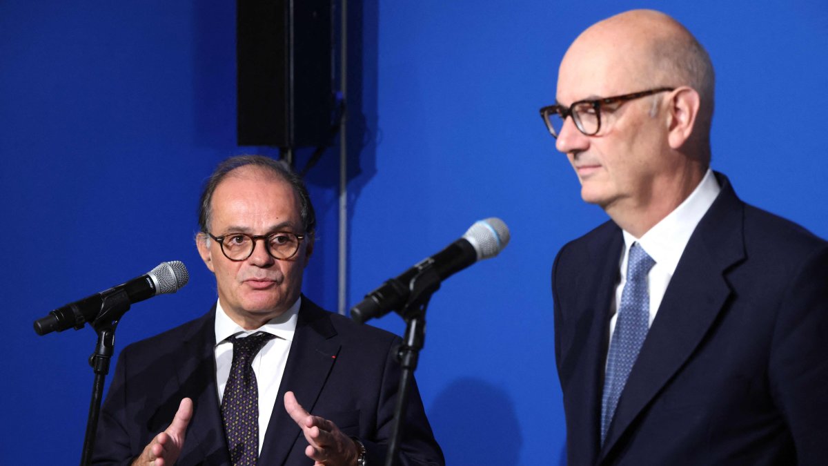 French Economy, Finance and Industry Minister Roland Lescure (R) and Governor of the Bank of France Emmanuel Moulin speak to the press following a meeting of the High Council for Financial Stability at the Ministry of Economy, Paris, France, Sept. 15, 2026. (AFP Photo)