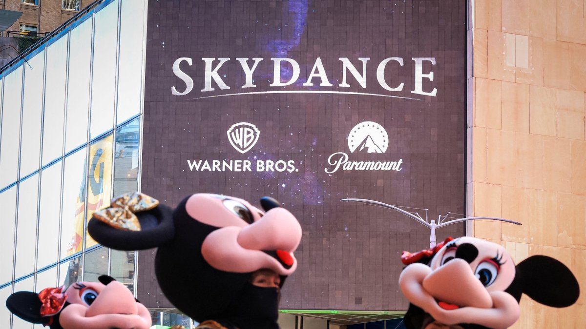 A billboard displaying the logos of Skydance, Warner Bros. and Paramount on the Paramount Global offices, Times Square, New York, U.S., Oct. 6, 2026. (Reuters Photo)