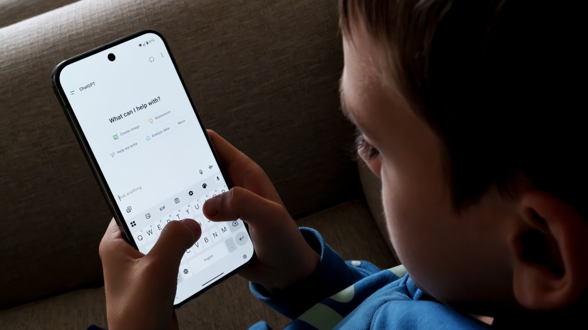 A child using ChatGPT on a smartphone, Stafford, U.K., June 24, 2025. (Shutterstock Photo)