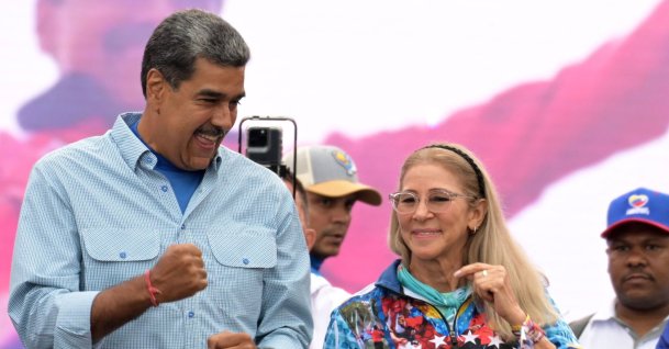 Venezuelan President and presidential candidate Nicolas Maduro dances next to his wife, Cilia Flores, at his campaign closing rally in Caracas, July 25, 2024. (AFP File Photo)
