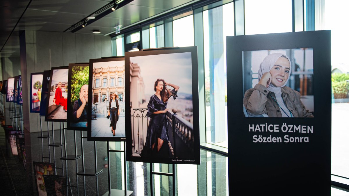 A view of Hatice Özmen’s “After the Words” exhibition featuring 25 portraits from her nearly 10-year career at Turkuvaz Media, Istanbul, Türkiye. (Photo courtesy of Hatice Özmen)