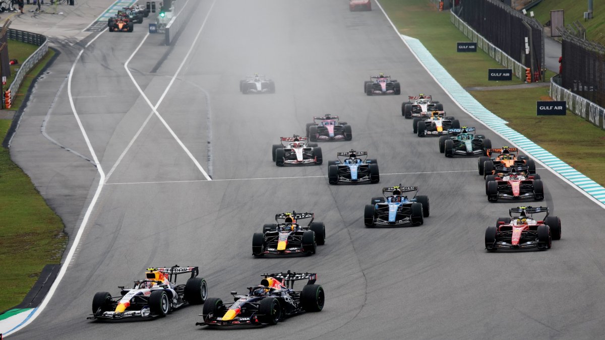 Drivers in action during the Bahrain Grand Prix at Sepang International Circuit, Sepang, Malaysia, Oct. 4, 2026. (Reuters Photo)
