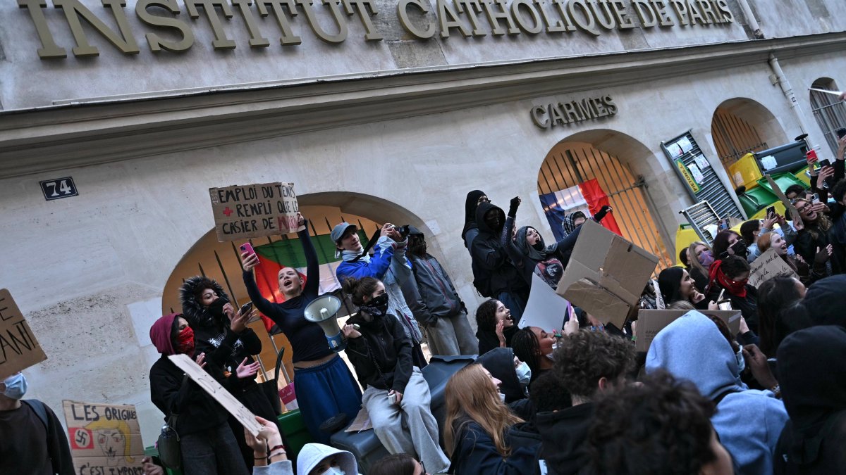 Students demonstrate outside the Carmes campus of the Institut Catholique de Paris (ICP), in Paris, France, Oct. 8, 2026. (EPA Photo)