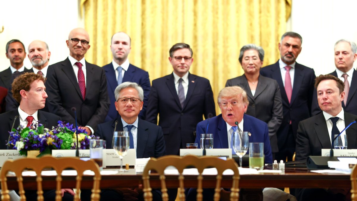 U.S. President Donald Trump (front row, 2nd R) speaks at a meeting and luncheon on super intelligence in the East Room of the White House alongside Facebook founder and Meta CEO Mark Zuckerberg (L), Nvidia President and CEO Jensen Huang (2nd L), and Tesla and SpaceX CEO Elon Musk (R) in Washington, D.C., U.S., Sept. 29, 2026. (EPA Photo)