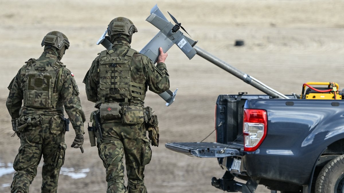 
Polish Army soldiers prepare an AS3 Surveyor interceptor drone, part of the U.S. counter-drone system known as 'MEROPS,' during a live-fire demonstration at the Deba training grounds in Subcarpathian Voivodeship, Poland, Nov. 18, 2025. (AFP File Photo)