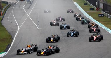 Drivers in action during the Bahrain Grand Prix at Sepang International Circuit, Sepang, Malaysia, Oct. 4, 2026. (Reuters Photo)
