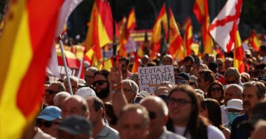 Protestors take part in a march to call for general elections andagainst the government's handling of Ceuta’s migrant crisis, Madrid, Spain, Sept. 26, 2026. (Reuters Photo)