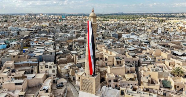 A giant Iraqi flag hangs off the reconstructed 12th-century "Hadba" leaning minaret at the historic Great Mosque of al-Nuri, Mosul, Iraq, Sept. 29, 2026. (AFP Photo)