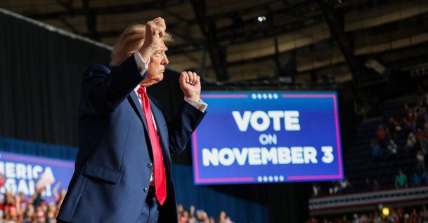 U.S. President Donald Trump dances as he leaves the stage after speaking during a campaign rally in San Antonio, Texas, Oct. 07, 2026. (AFP Photo)