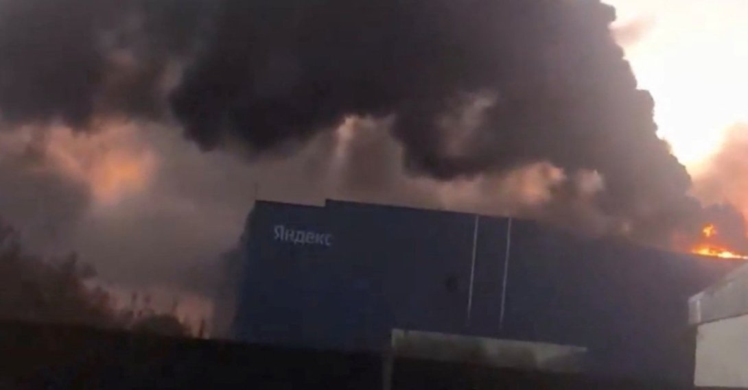 Smoke billows from Yandex's Sasovo hub, one of the company's five large data centers, after a fire following a drone strike forced the suspension of operations at the site, which hosts tens of thousands of servers, in Sasovo, Russia, in this screengrab obtained from a social media video on Oct. 8, 2026. (Reuters Photo)