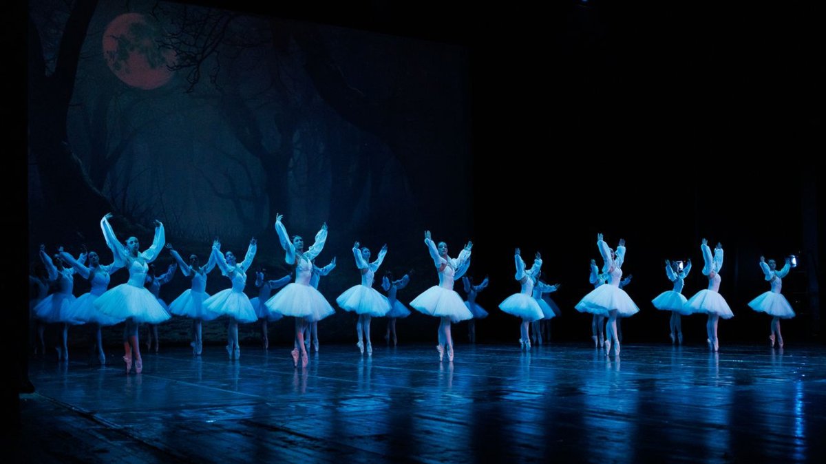 A scene from "La Bayadere," Istanbul, Türkiye, Sept. 16, 2026. (AA Photo)