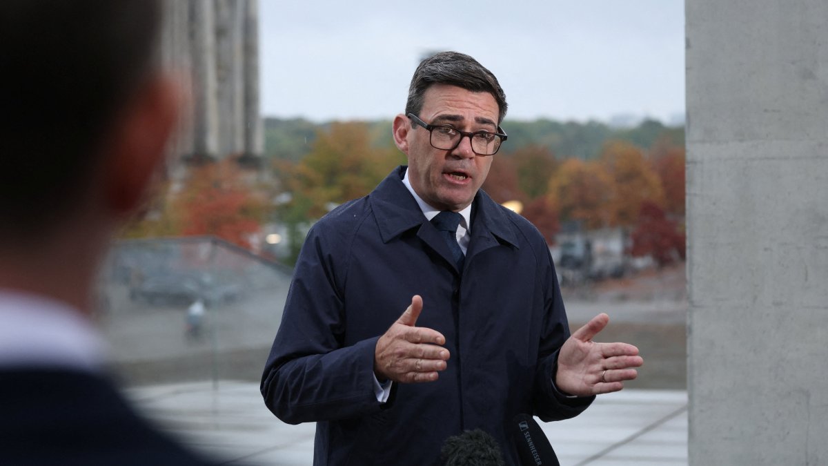 British Prime Minister Andy Burnham gives a television interview following his meeting with German Chancellor Friedrich Merz, Berlin, Germany, Oct. 8, 2026. (Reuters Photo)