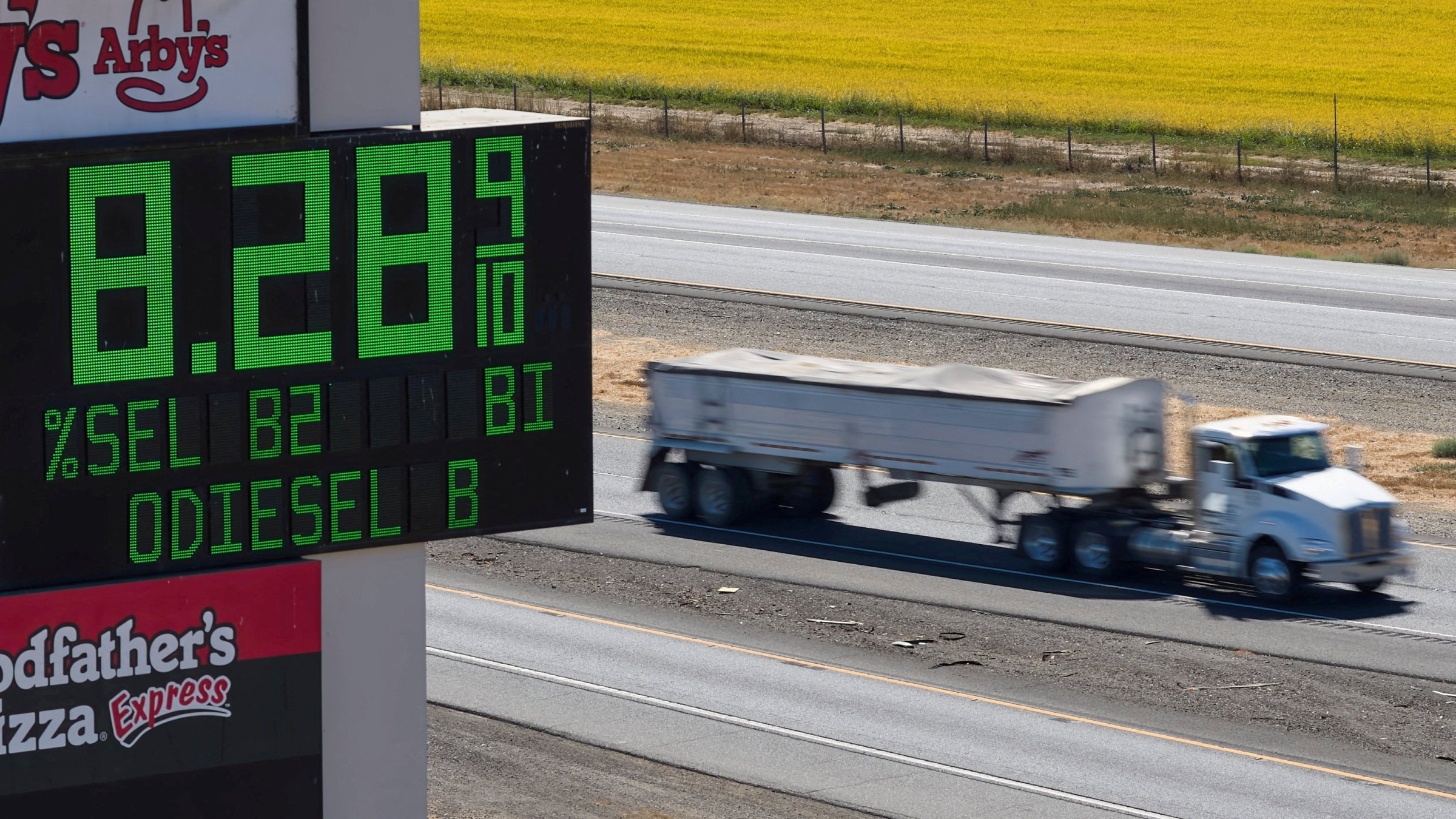 A semi drives past a sign advertising the price of diesel along Interstate 5 in Williams, California, U.S., Sept. 28, 2026. (Reuters File Photo)