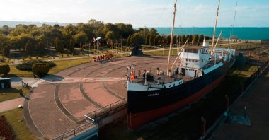 An aerial view of the historic Bandırma steamer, now operating as a museum, Samsun, northern Türkiye, Sept. 24, 2022. (Shutterstock Photo)
