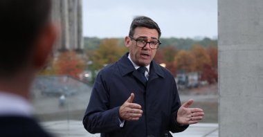British Prime Minister Andy Burnham gives a television interview following his meeting with German Chancellor Friedrich Merz, Berlin, Germany, Oct. 8, 2026. (Reuters Photo)