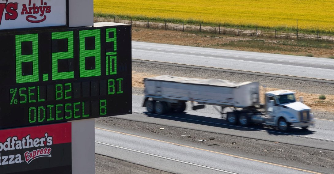 A semi drives past a sign advertising the price of diesel along Interstate 5 in Williams, California, U.S., Sept. 28, 2026. (Reuters File Photo)