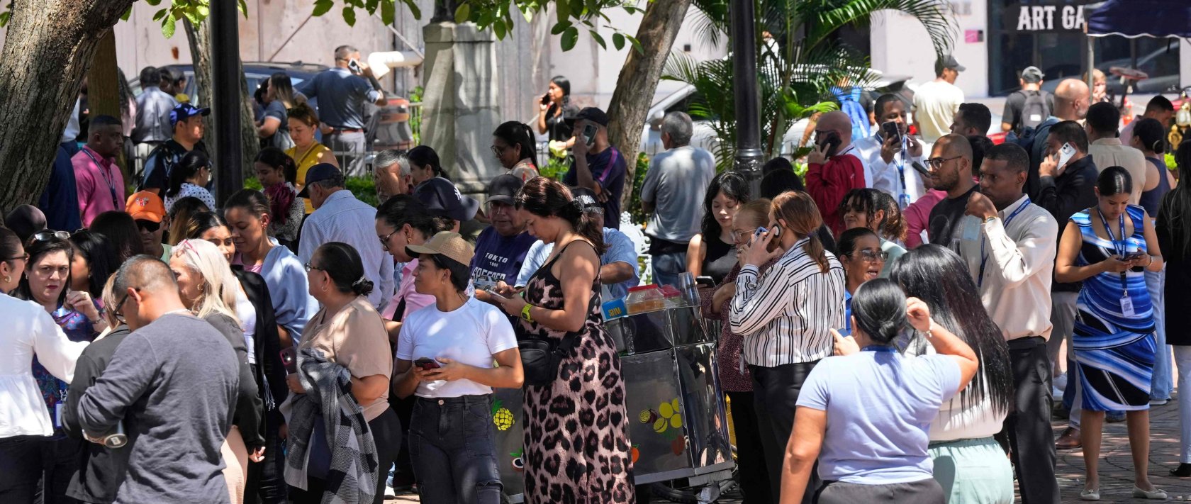 People evacuated from a building gather in a square after a severe earthquake hit the country in Panama City, Oct. 9, 2026. (AFP Photo)